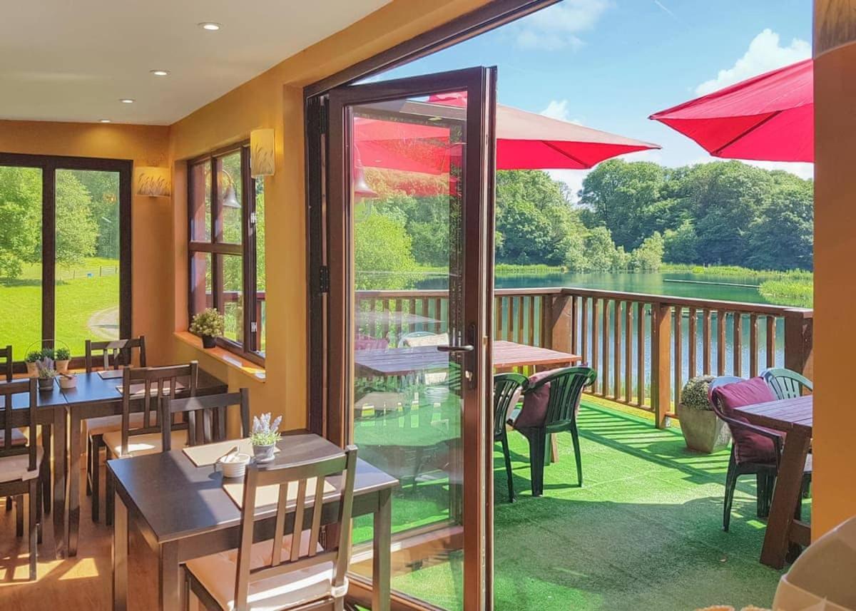 Garnffrwd Park Hotel Llanddarog Buitenkant foto