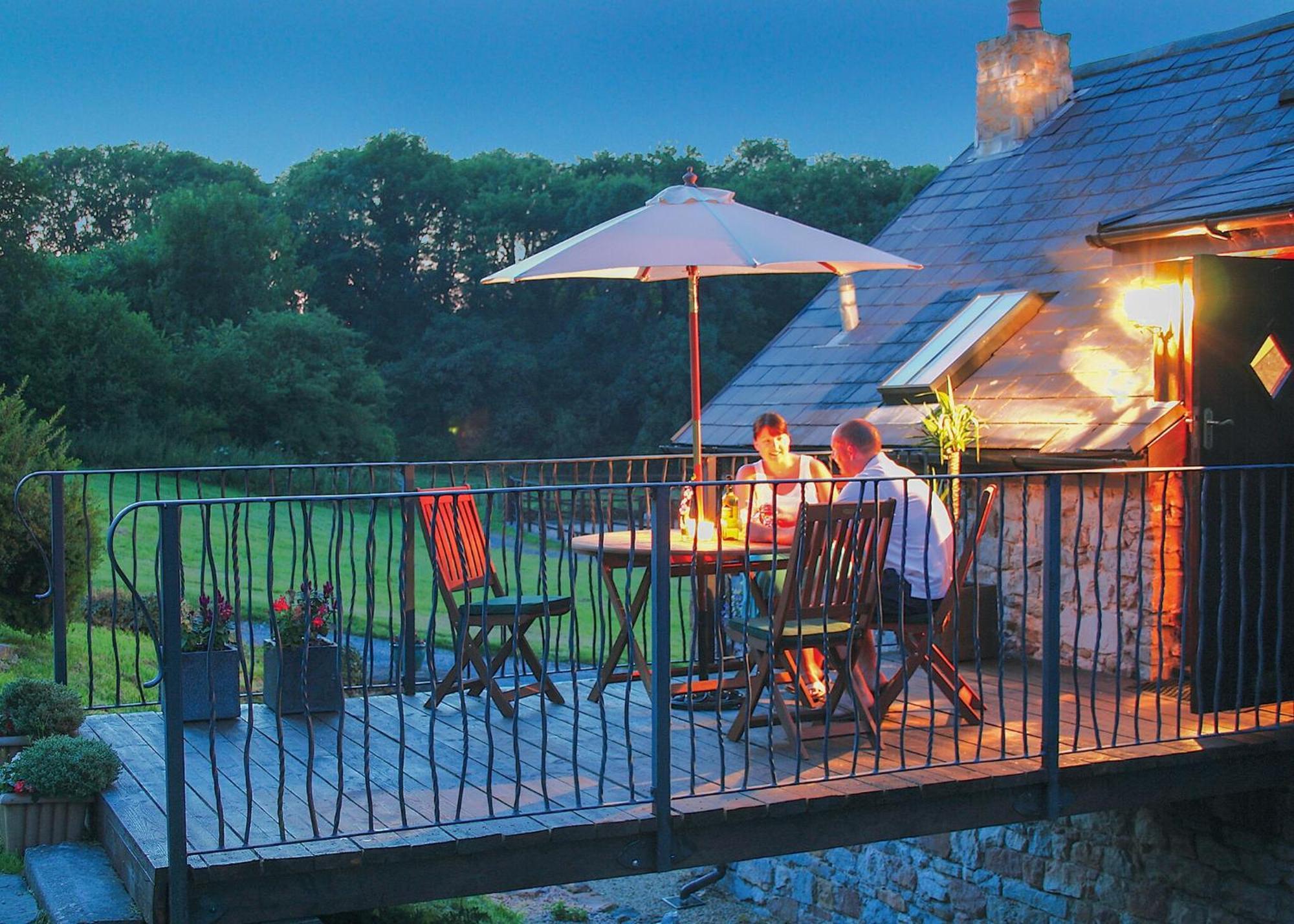 Garnffrwd Park Hotel Llanddarog Buitenkant foto